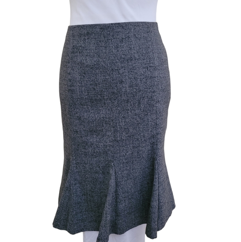 White House Black Market Tweed flared skirt,‎ size 4